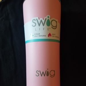 NWT Swig 22 oz Tumbler in Matte Blush